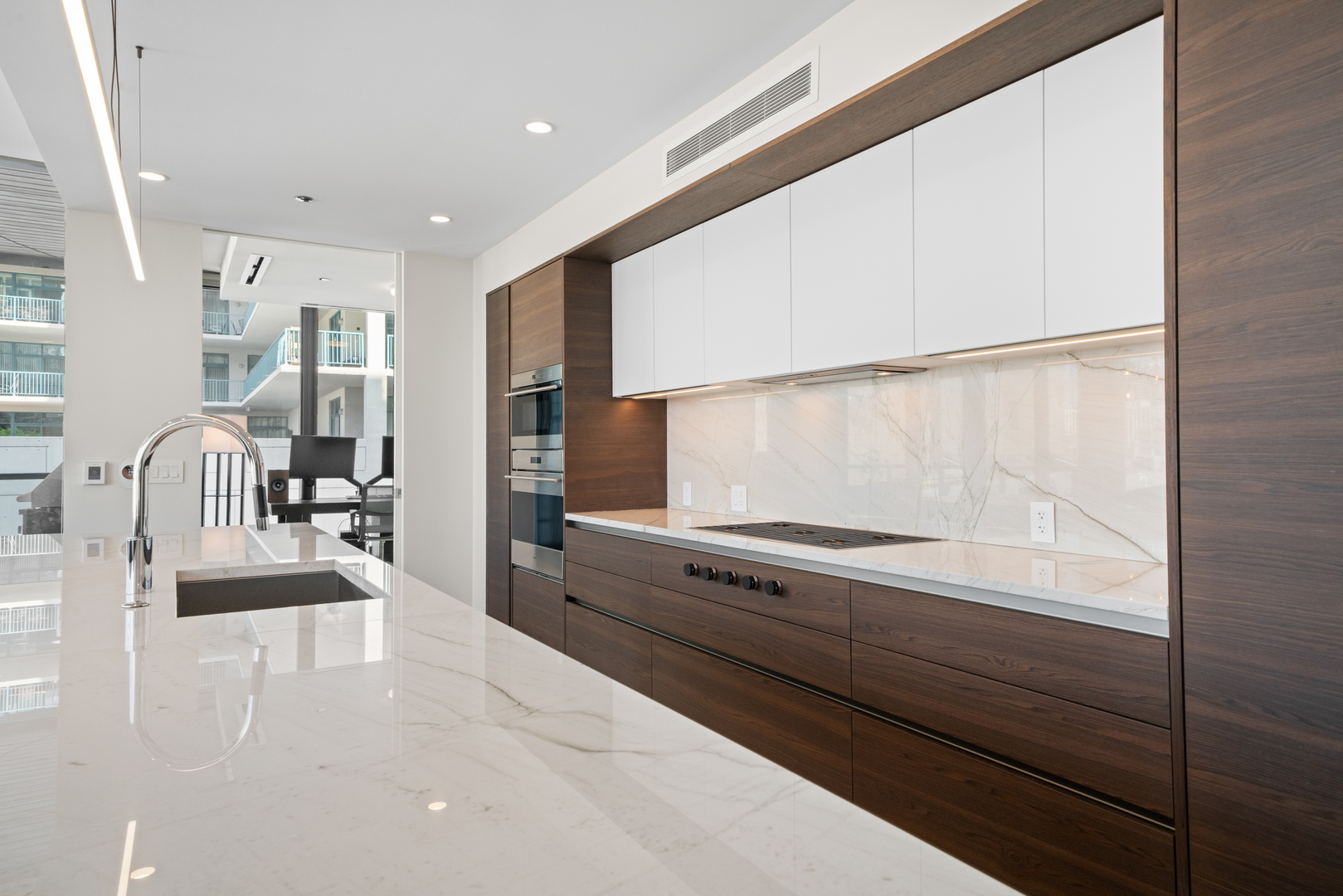 366 W Superior Street Unit: 604