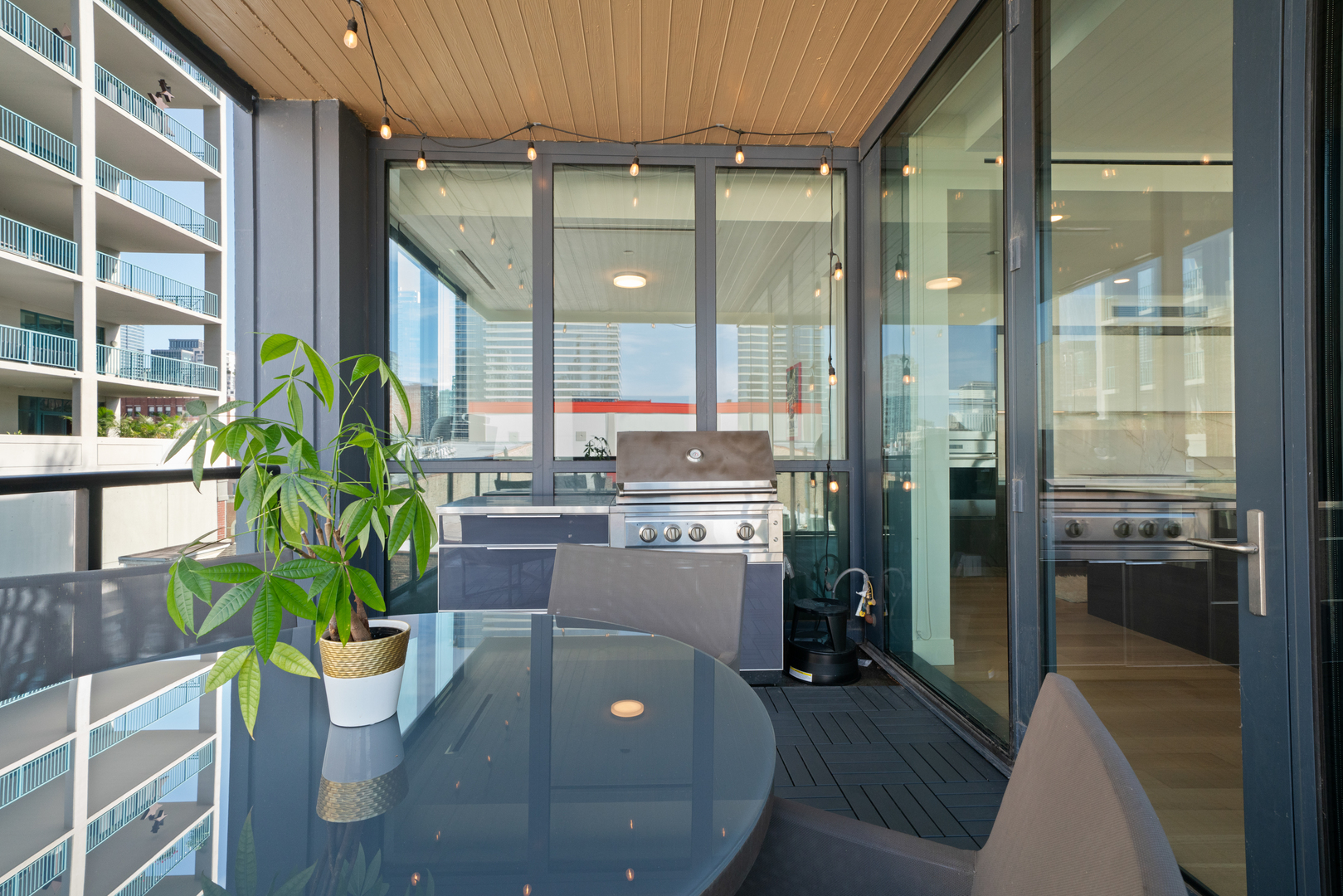 366 W Superior Street Unit: 604