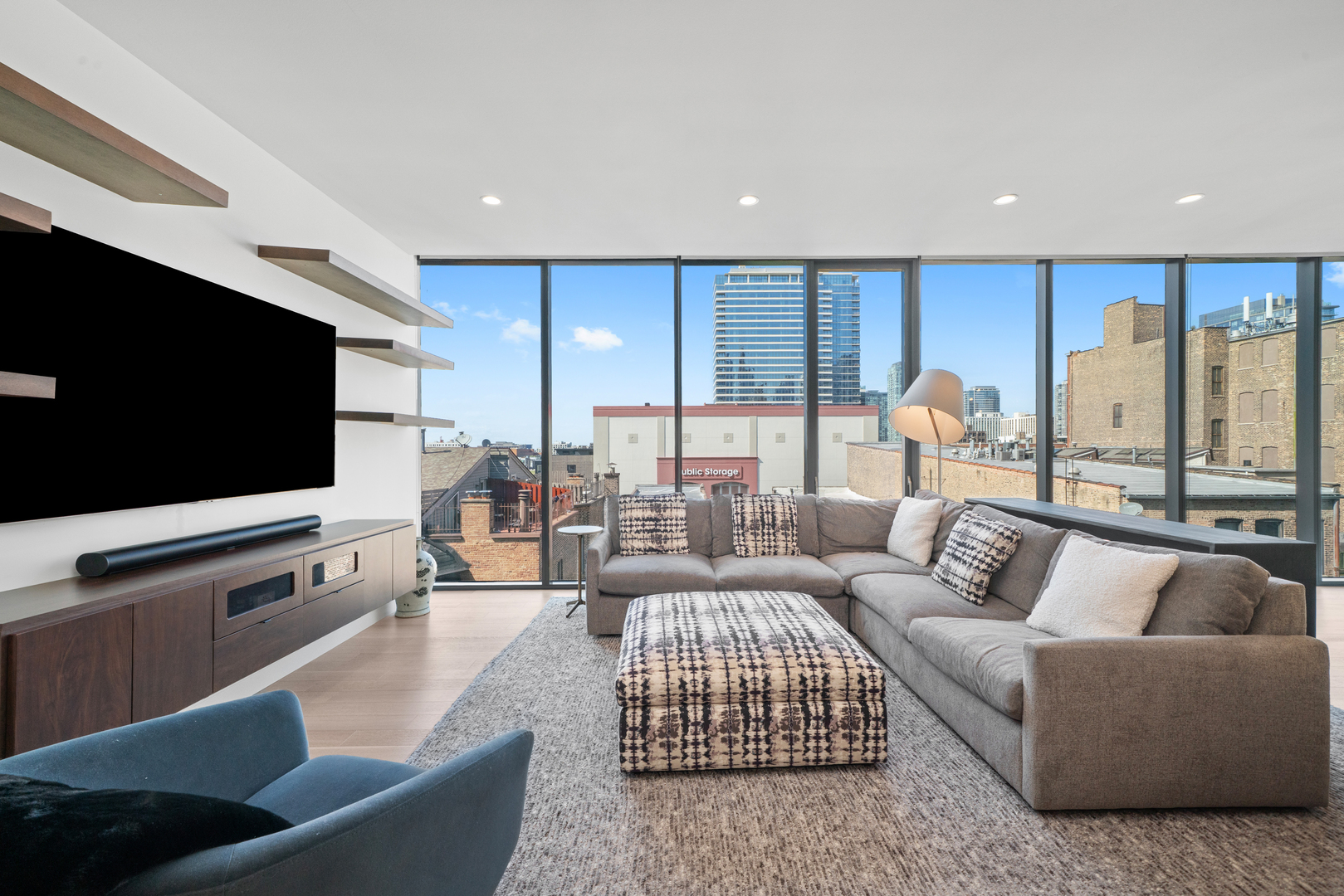 366 W Superior Street Unit: 604