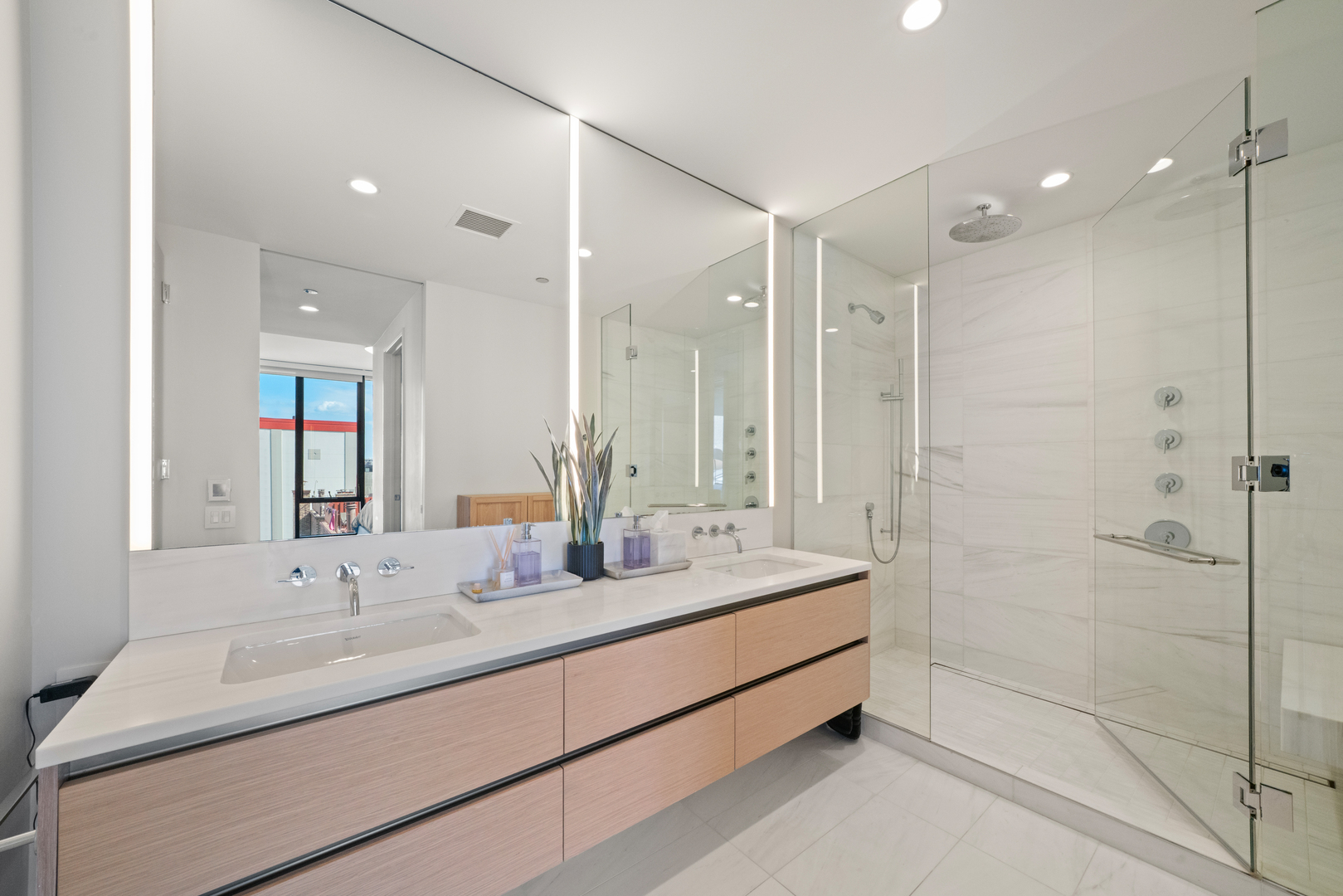 366 W Superior Street Unit: 604