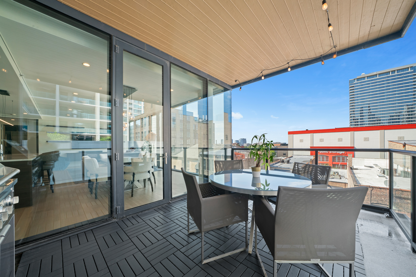 366 W Superior Street Unit: 604