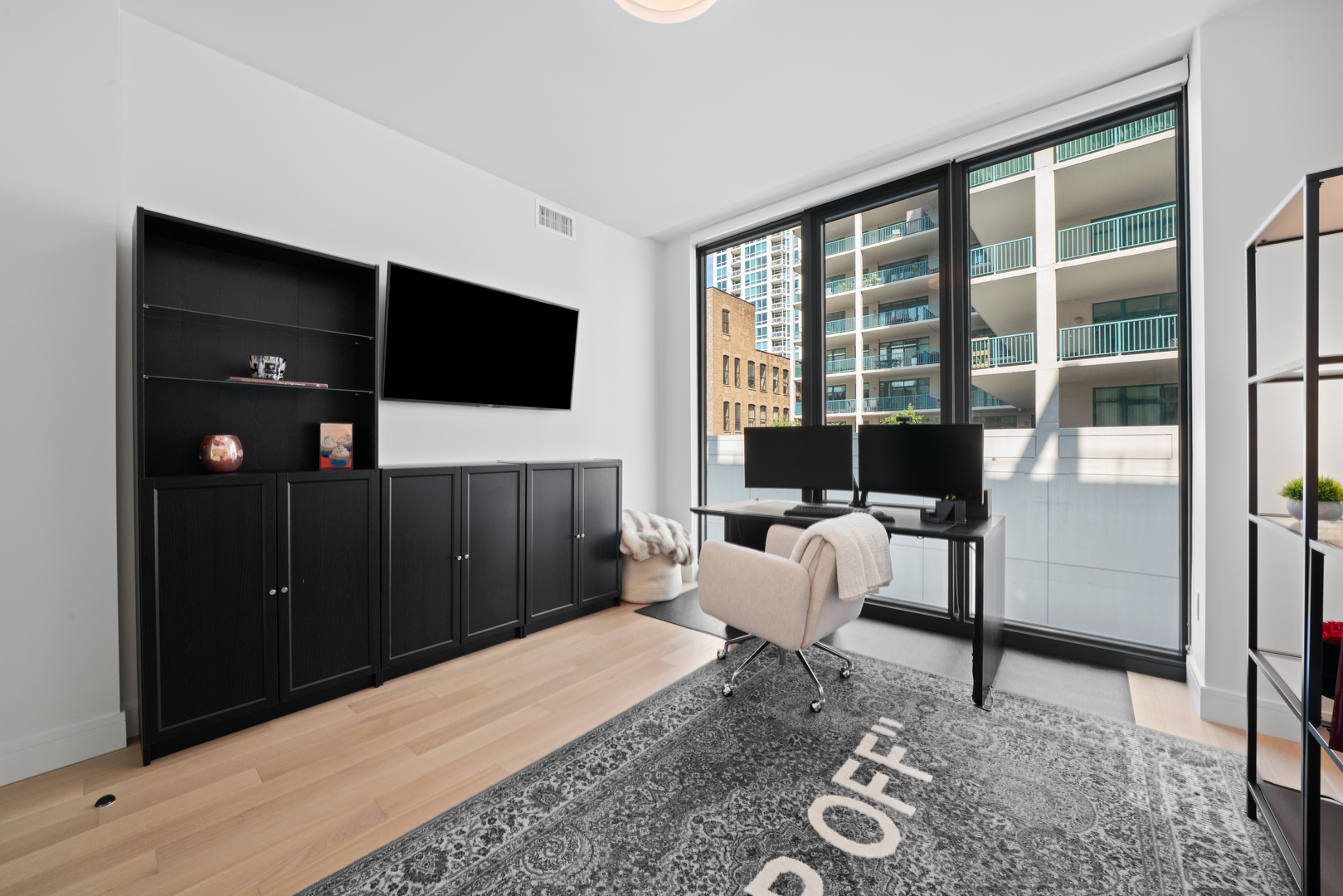 366 W Superior Street Unit: 604