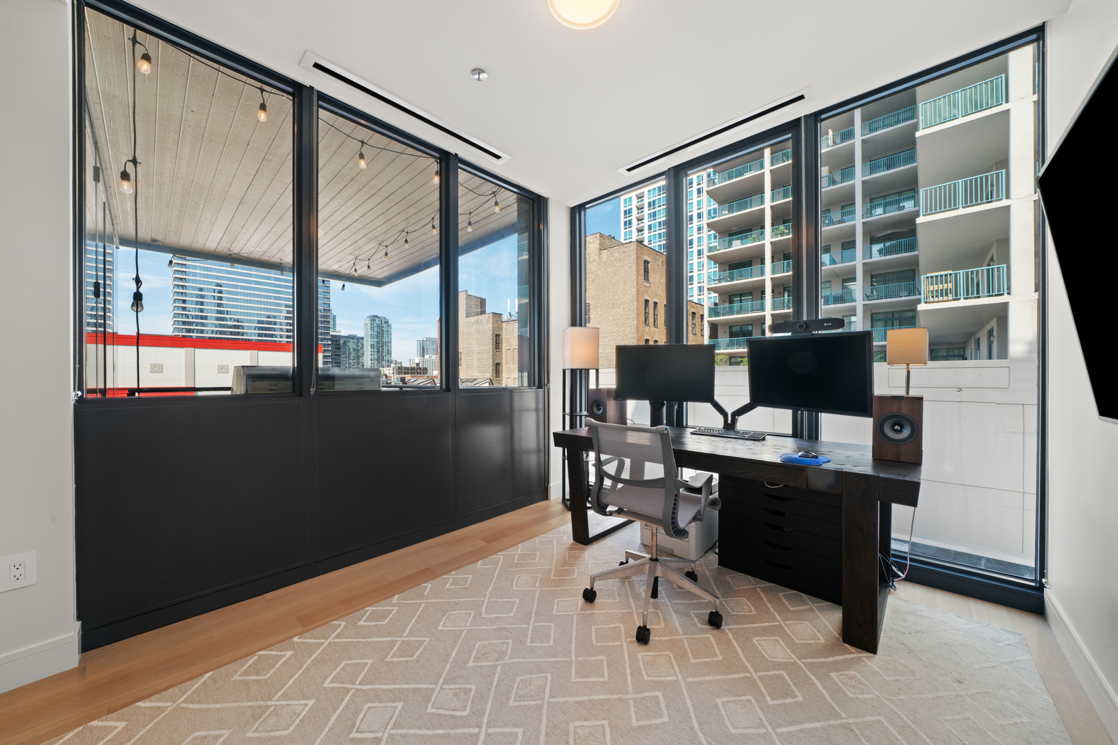 366 W Superior Street Unit: 604