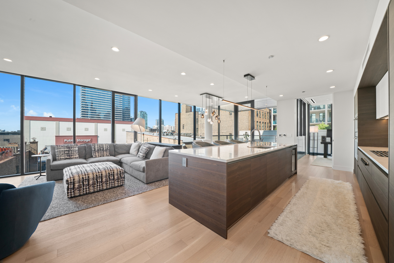 366 W Superior Street Unit: 604