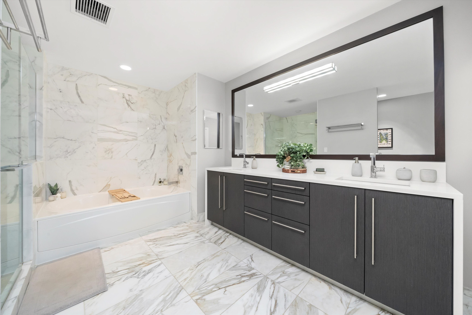 1201 S Prairie Avenue Unit: 3602