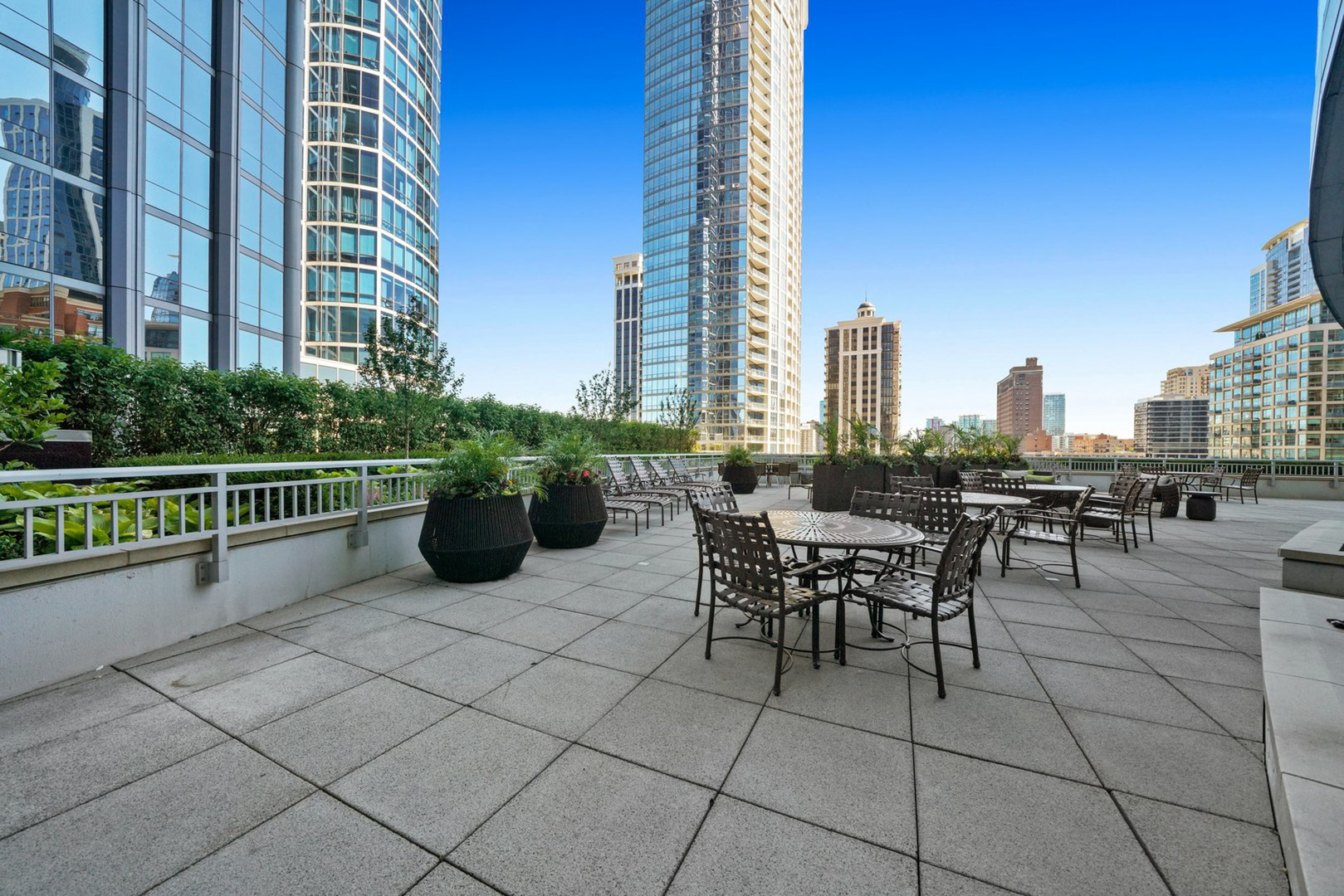 1201 S Prairie Avenue Unit: 3602