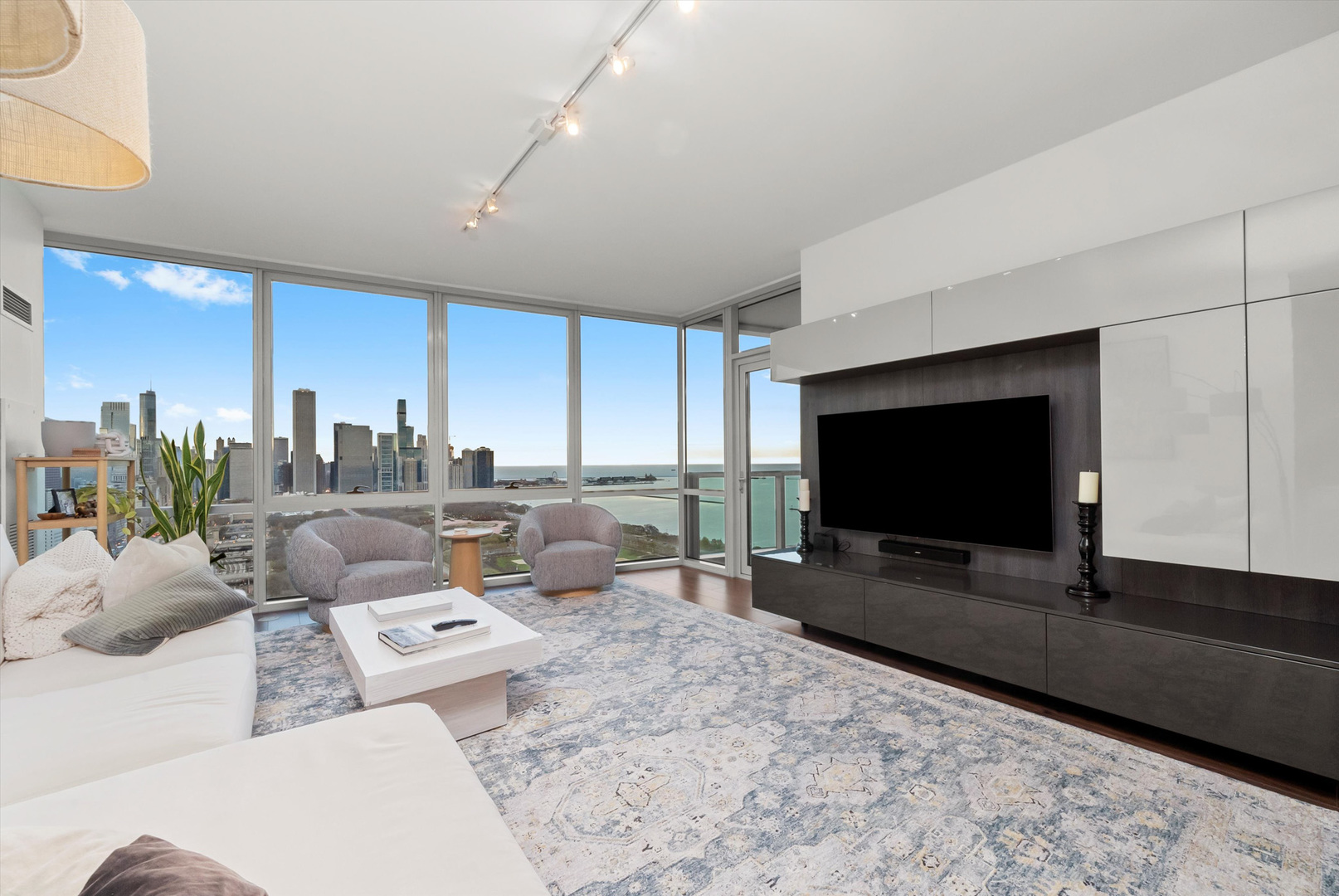 1201 S Prairie Avenue Unit: 3602