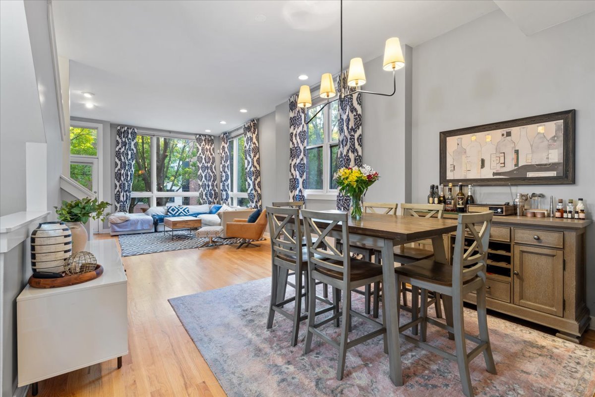 2312 W Wolfram Street