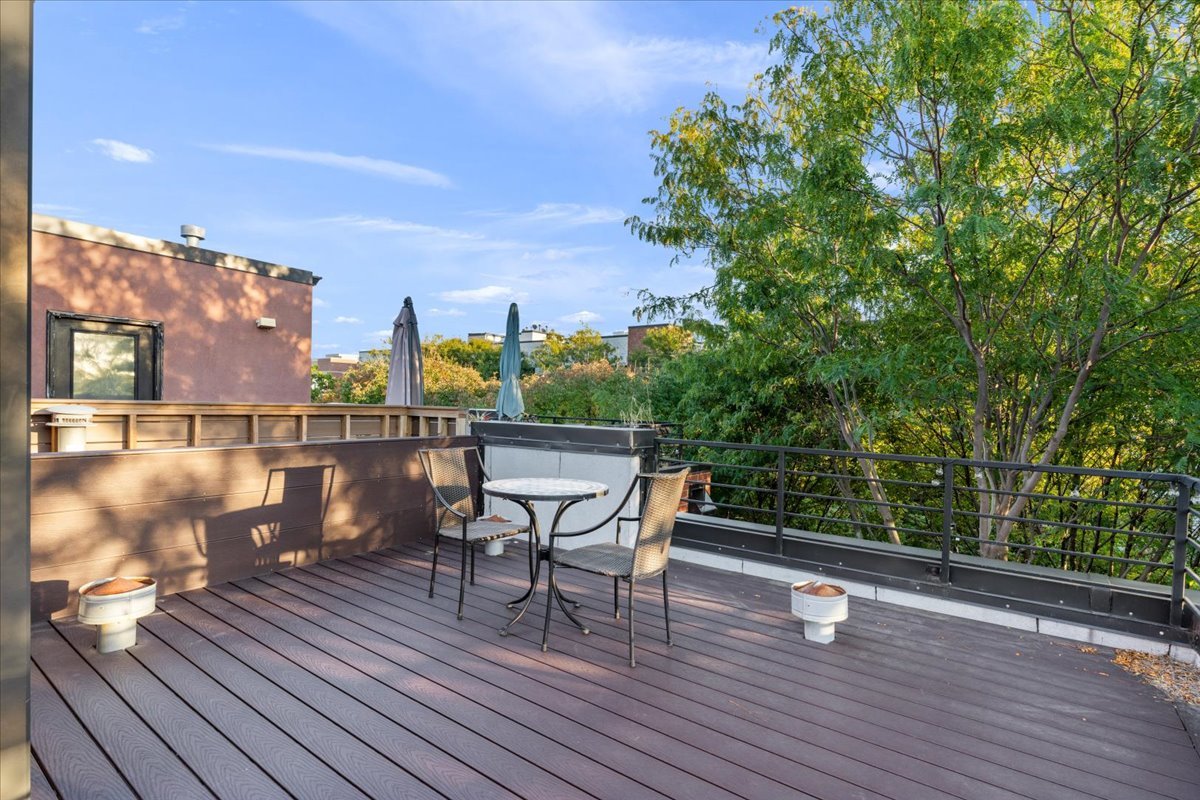 2312 W Wolfram Street