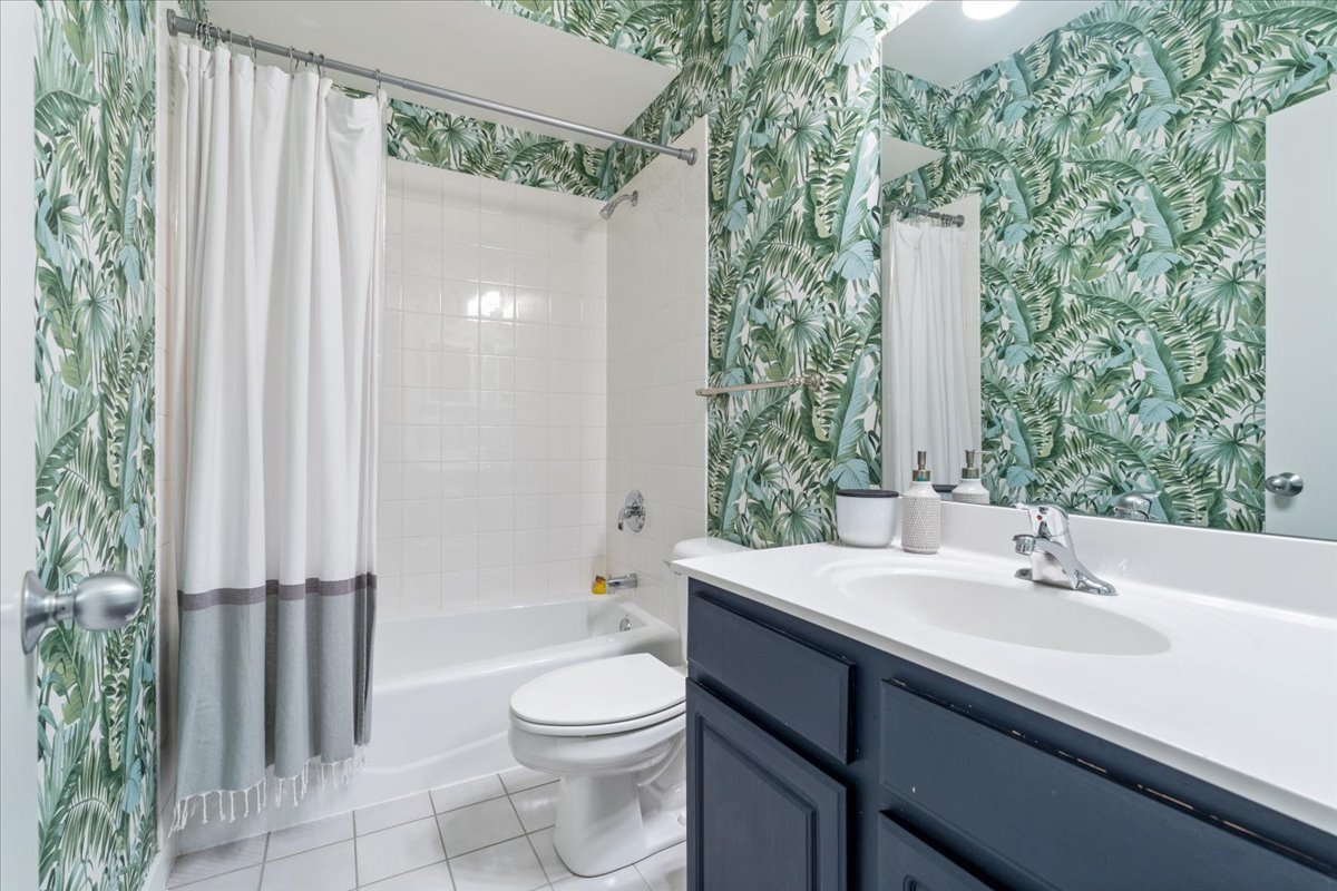 2312 W Wolfram Street