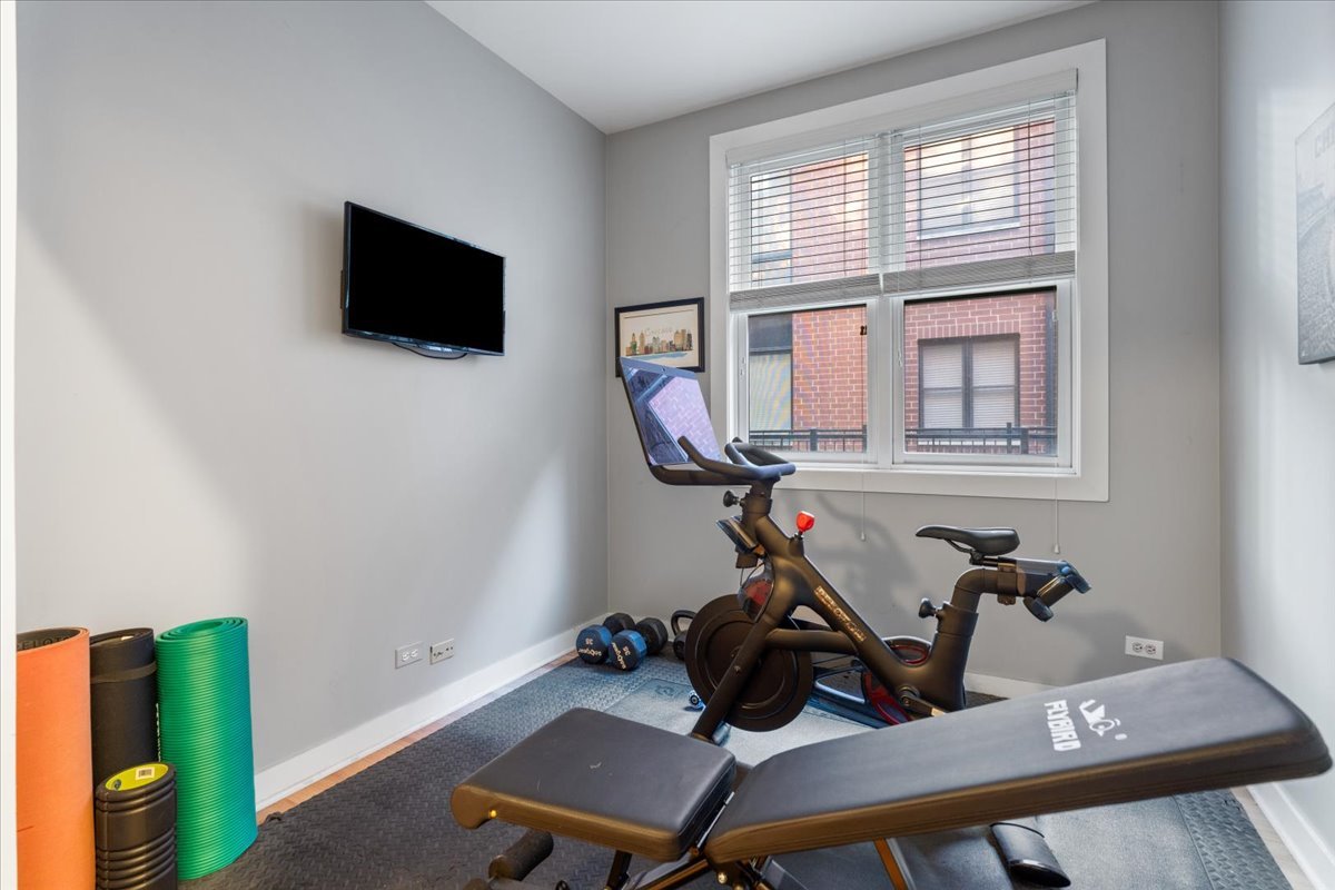 2312 W Wolfram Street