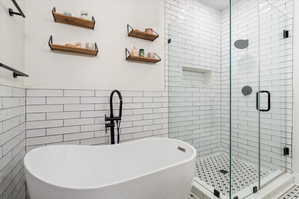 2312 W Wolfram Street