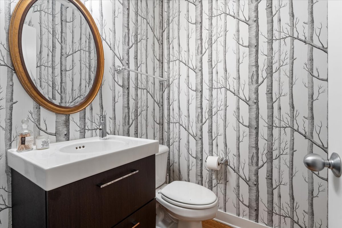 2312 W Wolfram Street