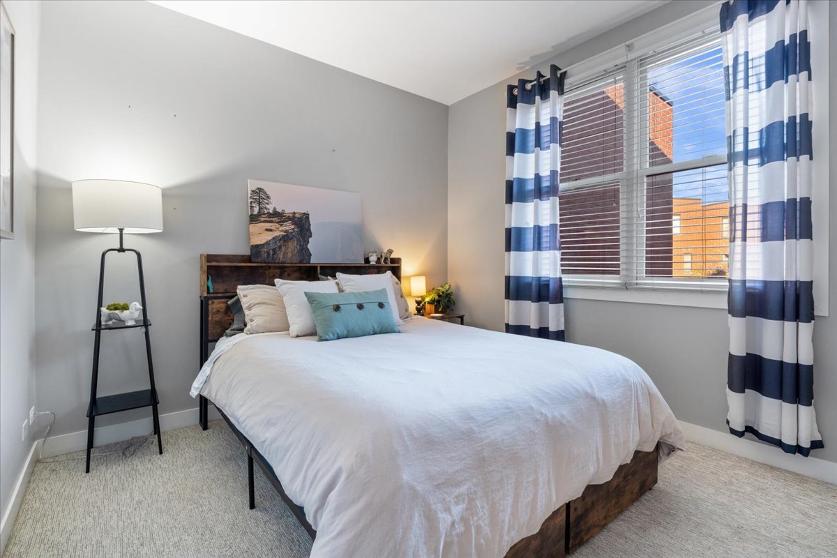 2312 W Wolfram Street