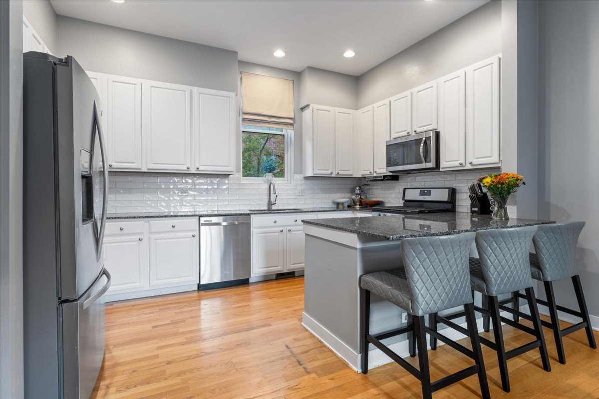 2312 W Wolfram Street