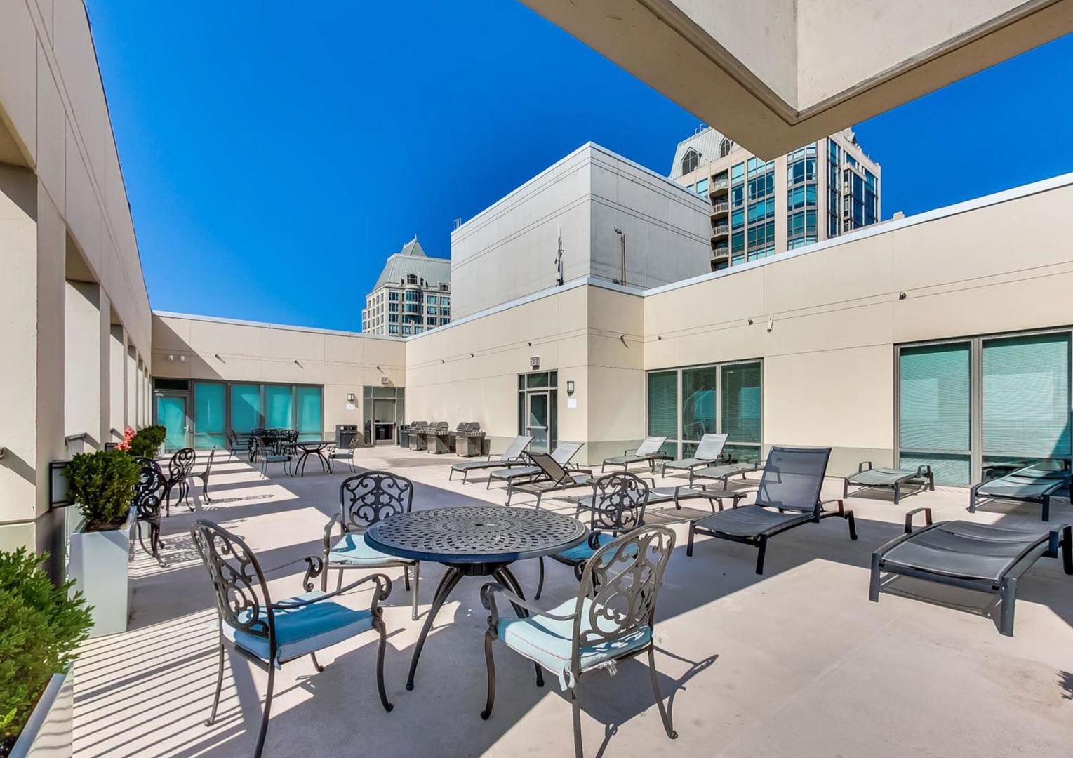 2 E Erie Street Unit: 2806