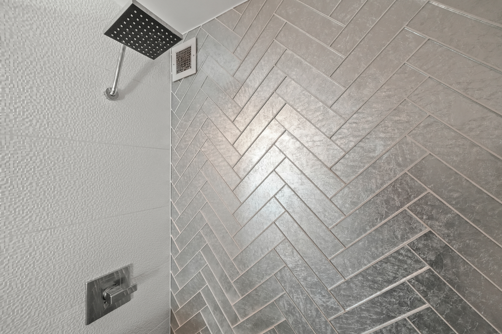 2 E Erie Street Unit: 2806