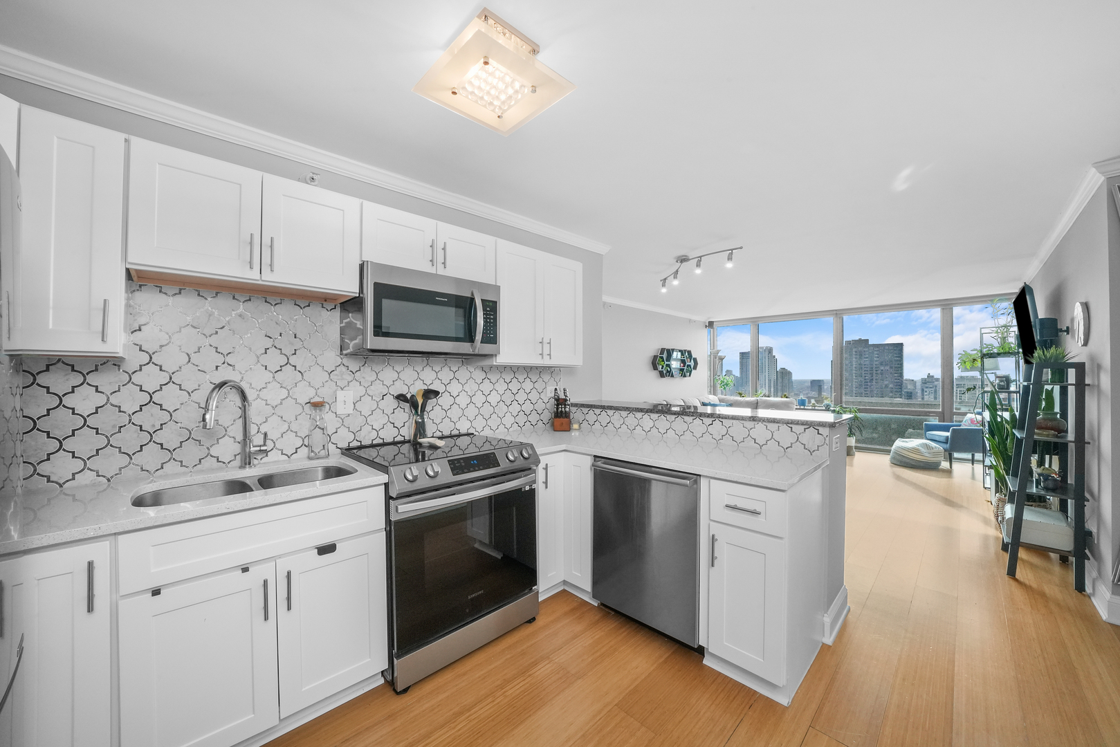 2 E Erie Street Unit: 2806