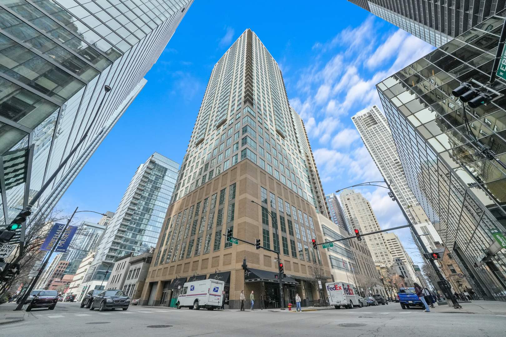 2 E Erie Street Unit: 2806