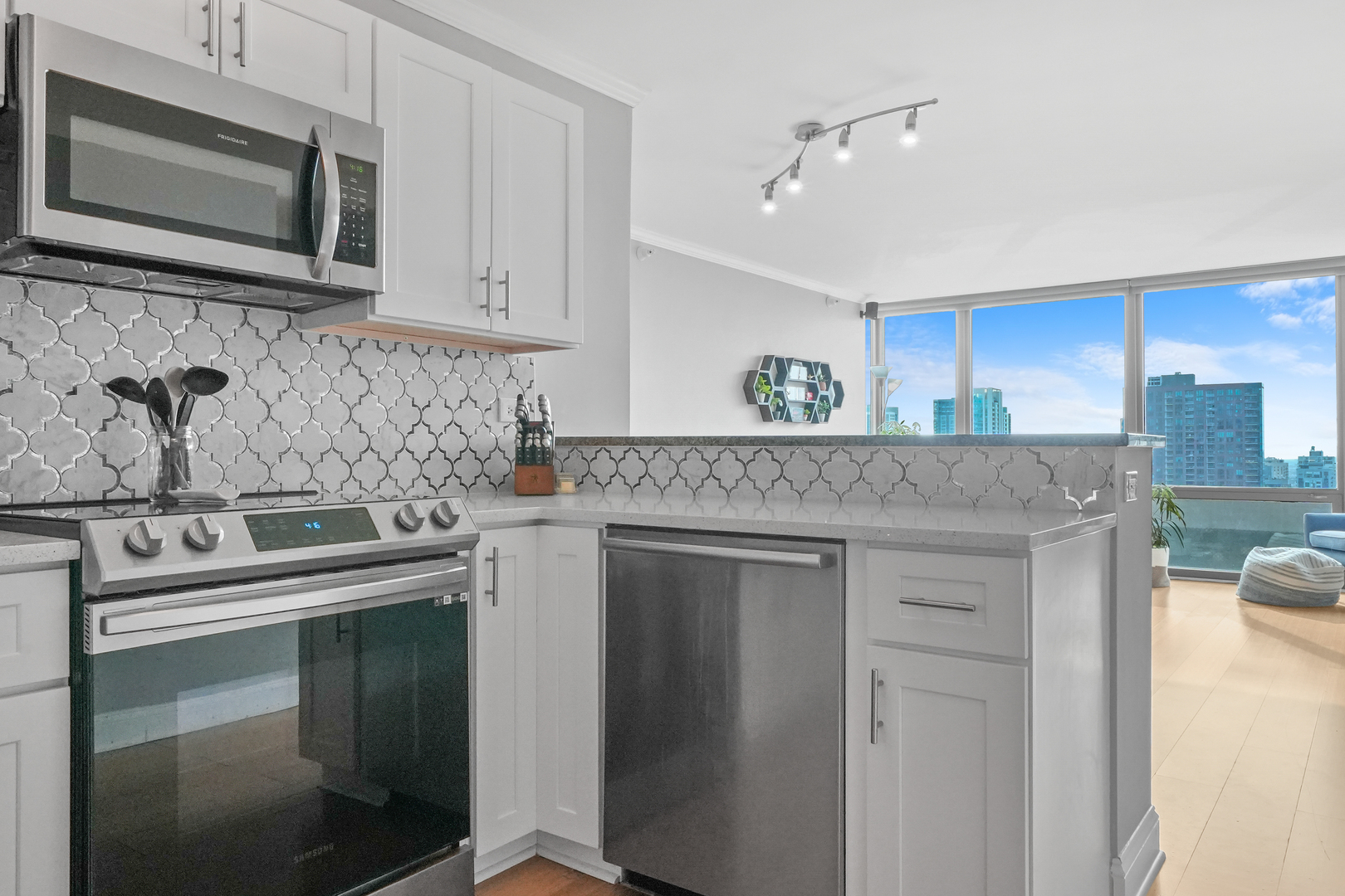 2 E Erie Street Unit: 2806