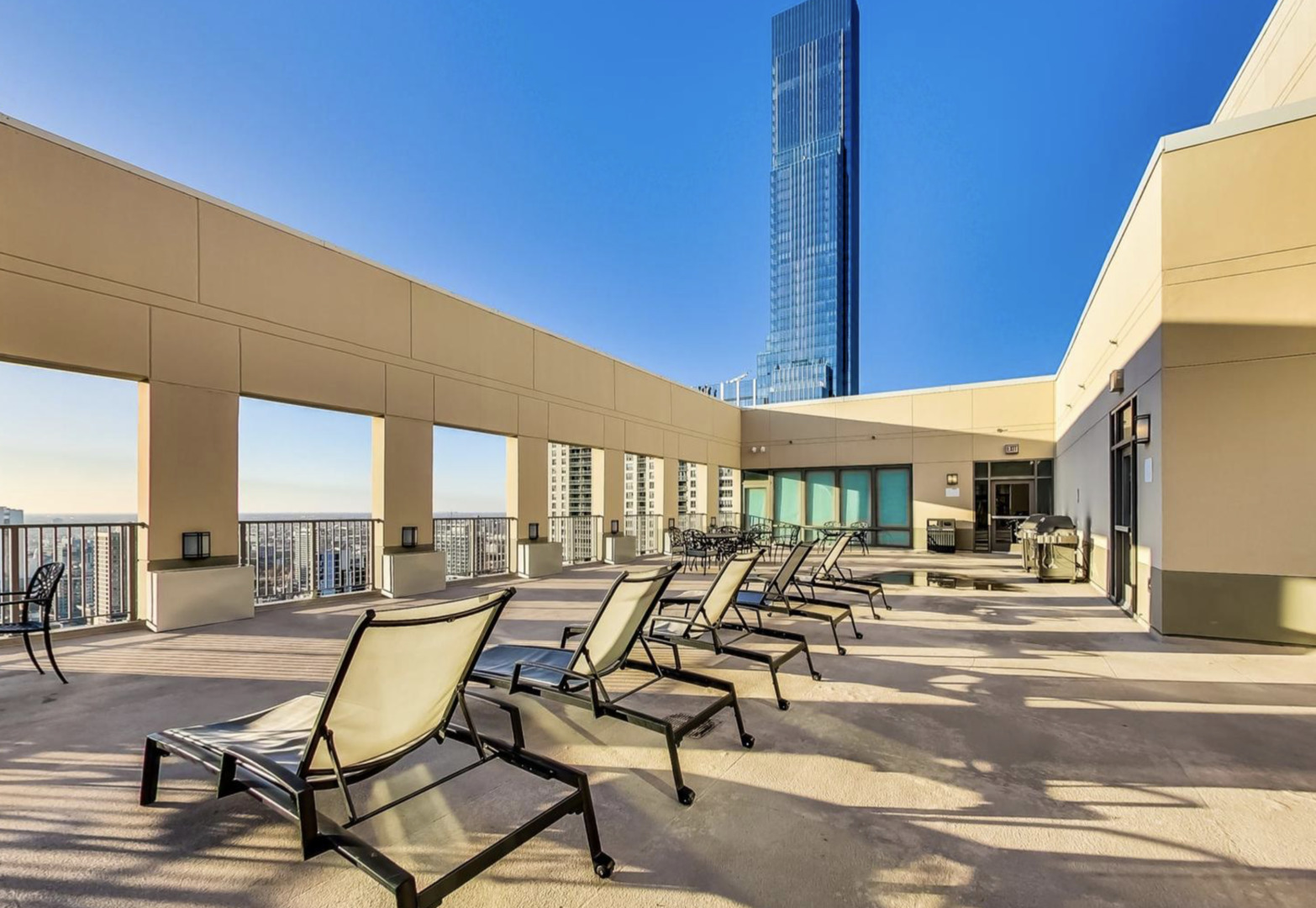 2 E Erie Street Unit: 2806