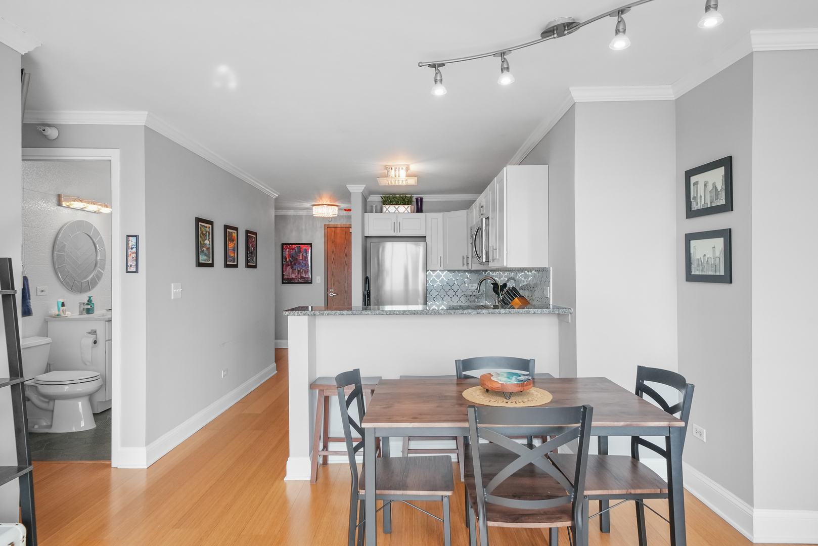2 E Erie Street Unit: 2806