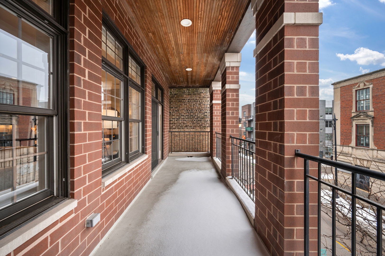 5107 N Clark Street Unit: 3S