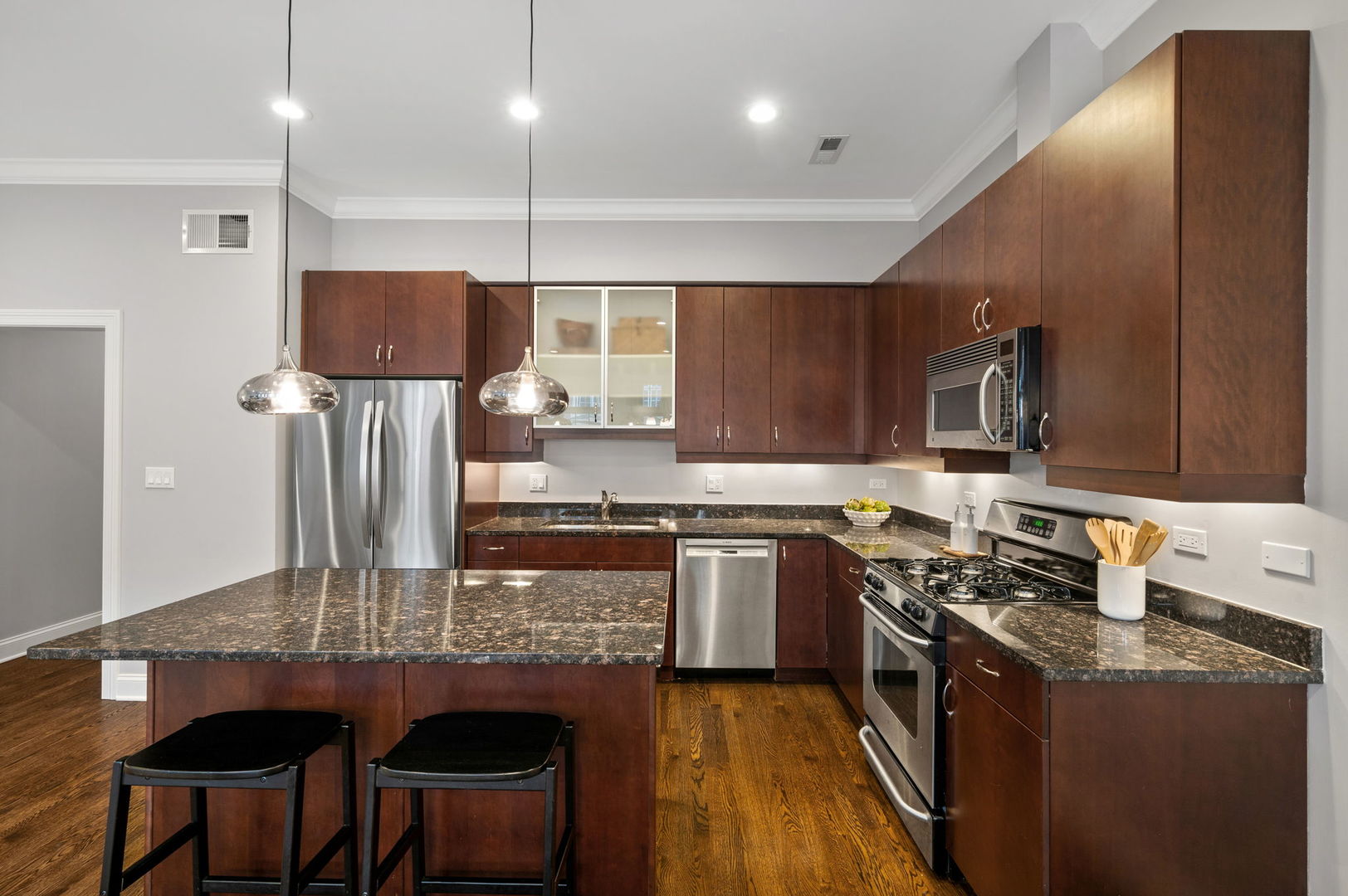 5107 N Clark Street Unit: 3S