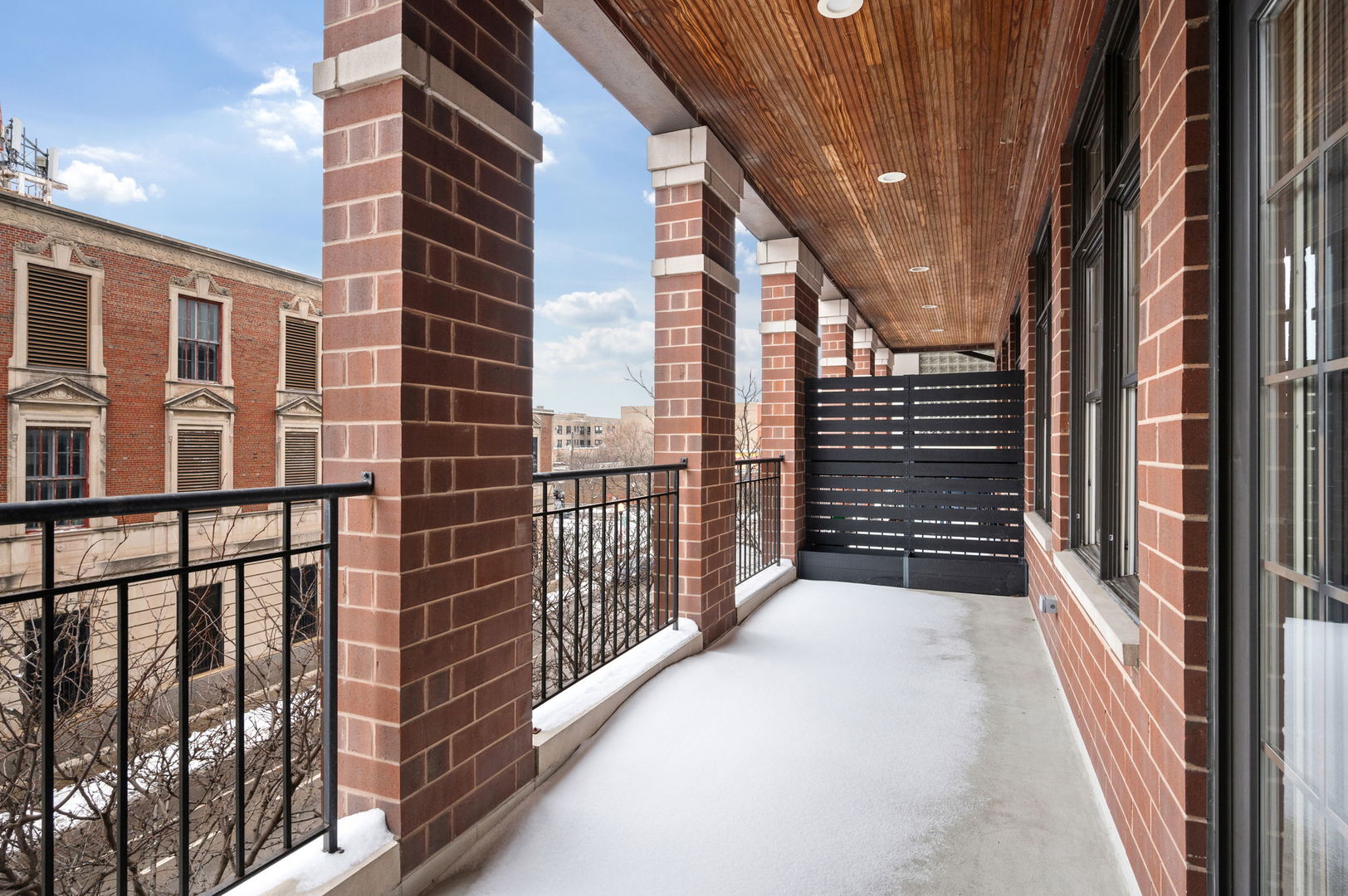 5107 N Clark Street Unit: 3S