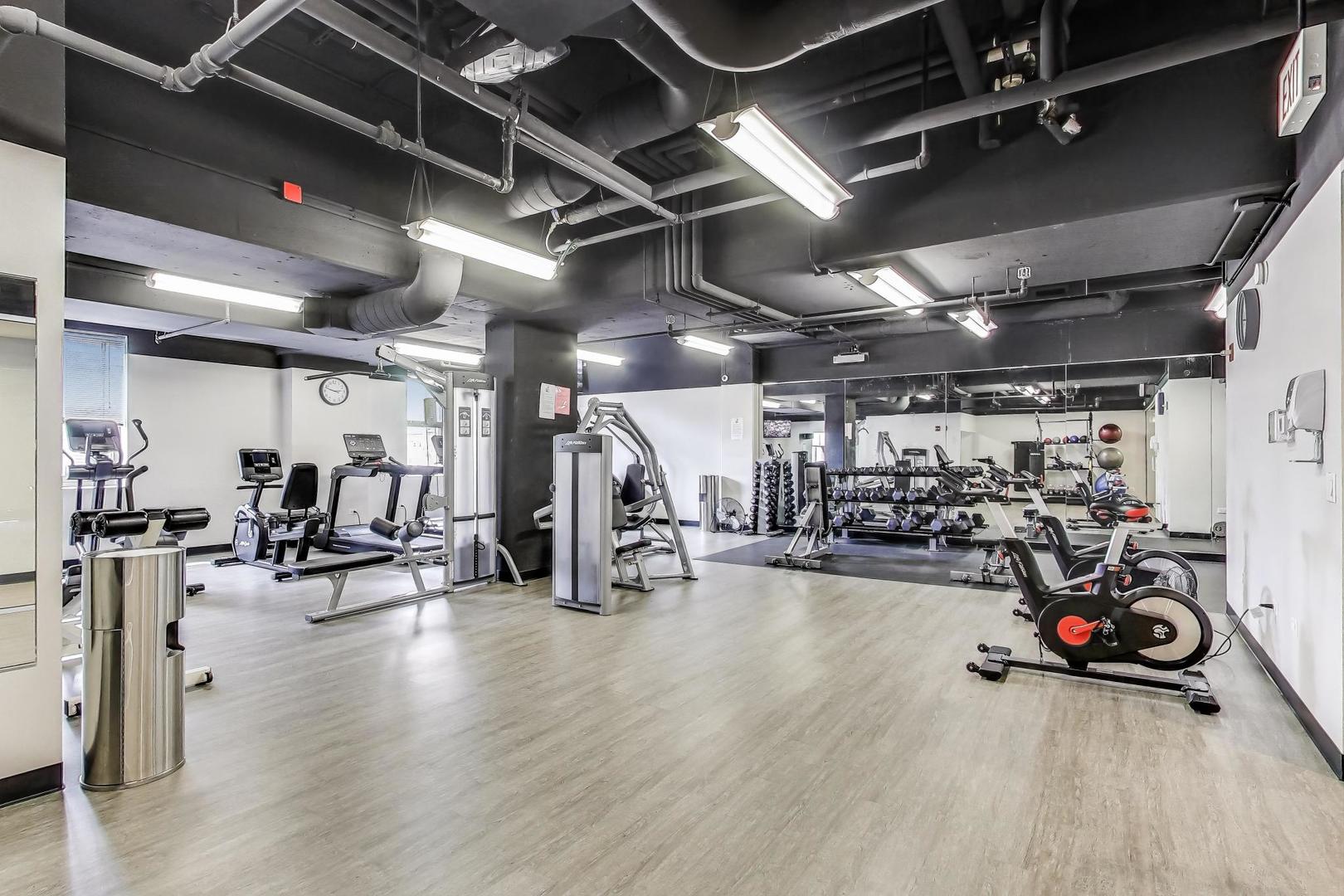 635 N Dearborn Street Unit: 2104