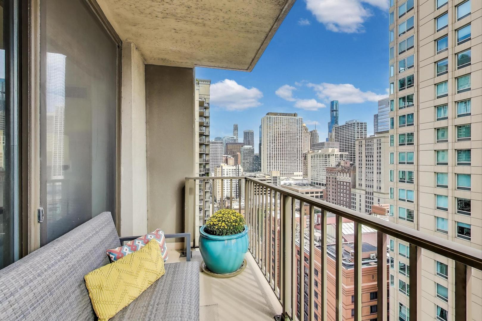 635 N Dearborn Street Unit: 2104