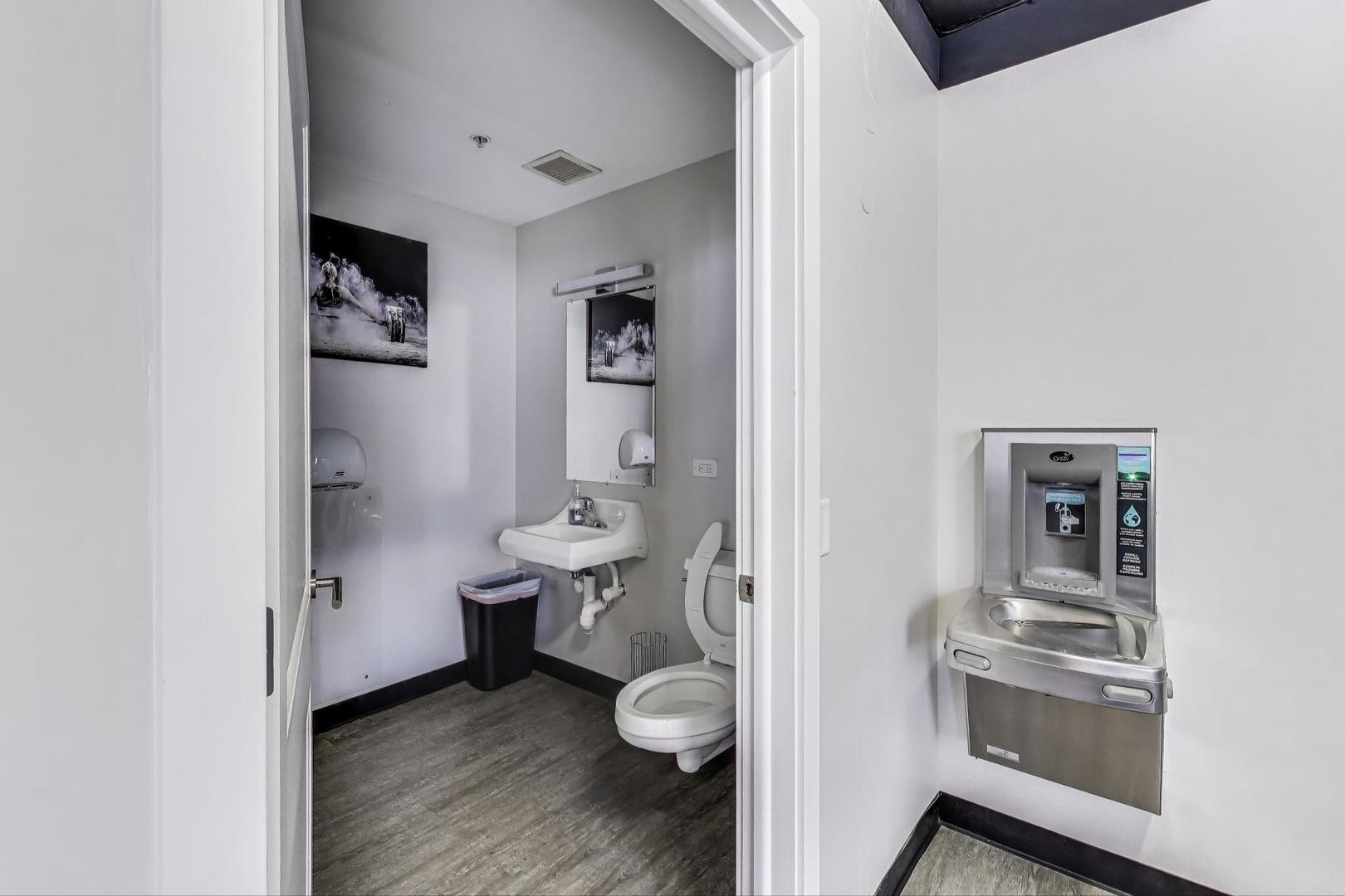 635 N Dearborn Street Unit: 2104