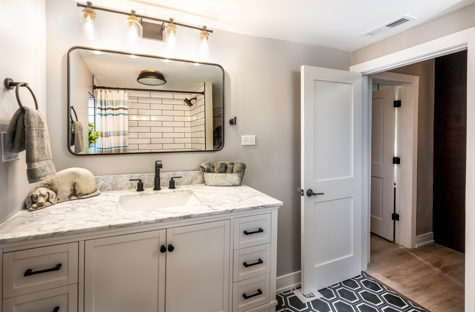 1437 N WICKER PARK Avenue