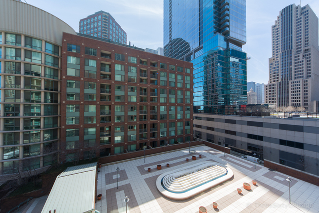 440 N Mcclurg Court Unit: 513