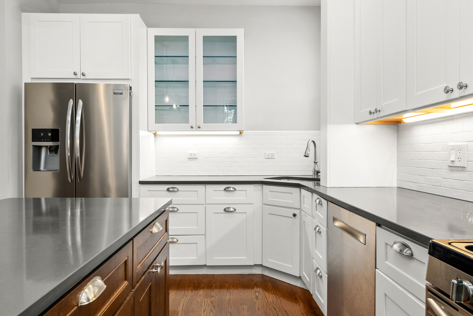 823 W Diversey Parkway Unit: 2
