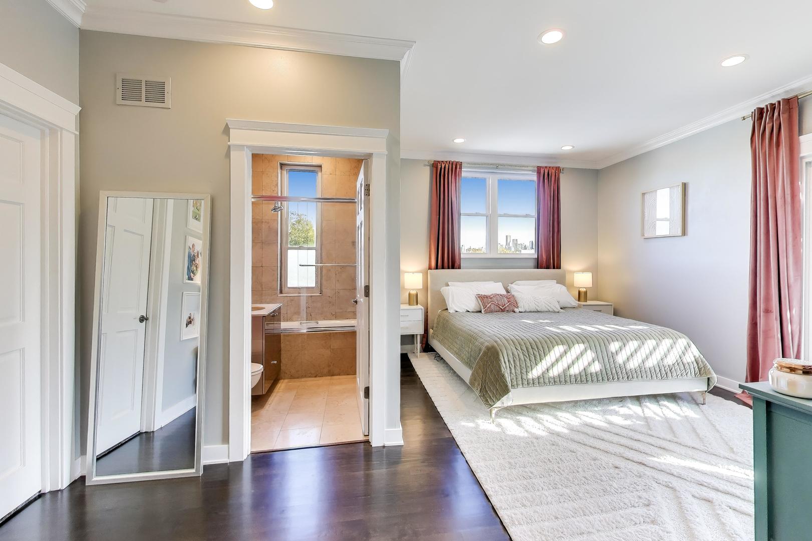 2134 W Crystal Street Unit: 3