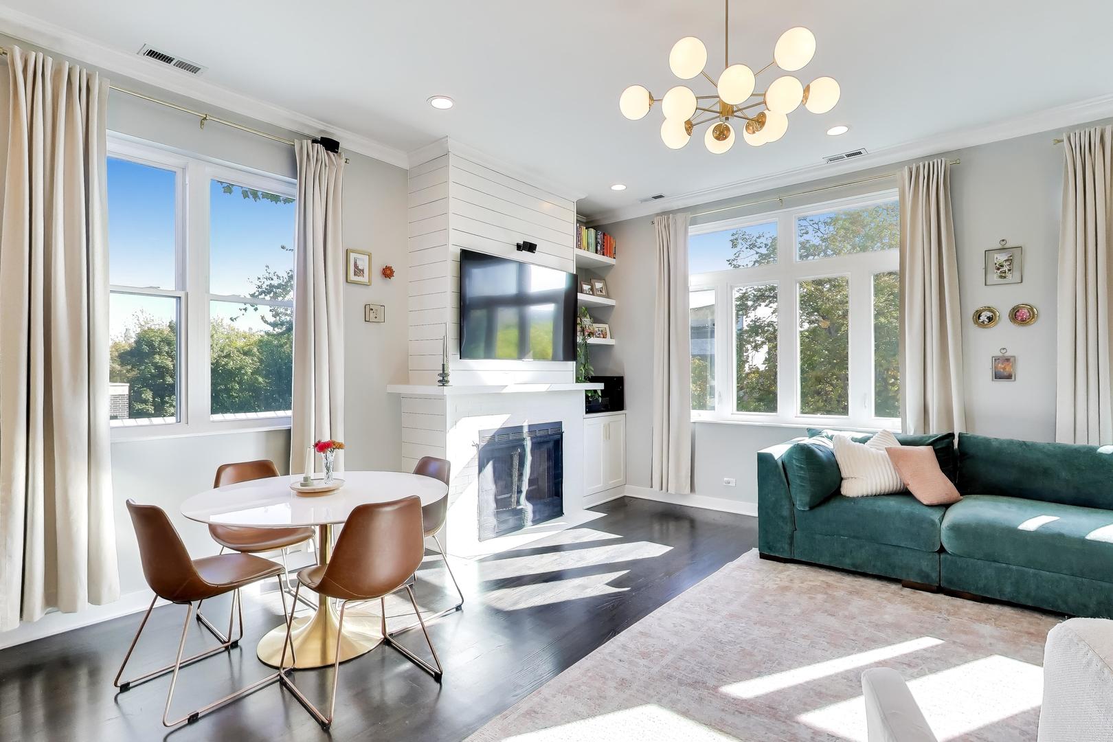 2134 W Crystal Street Unit: 3