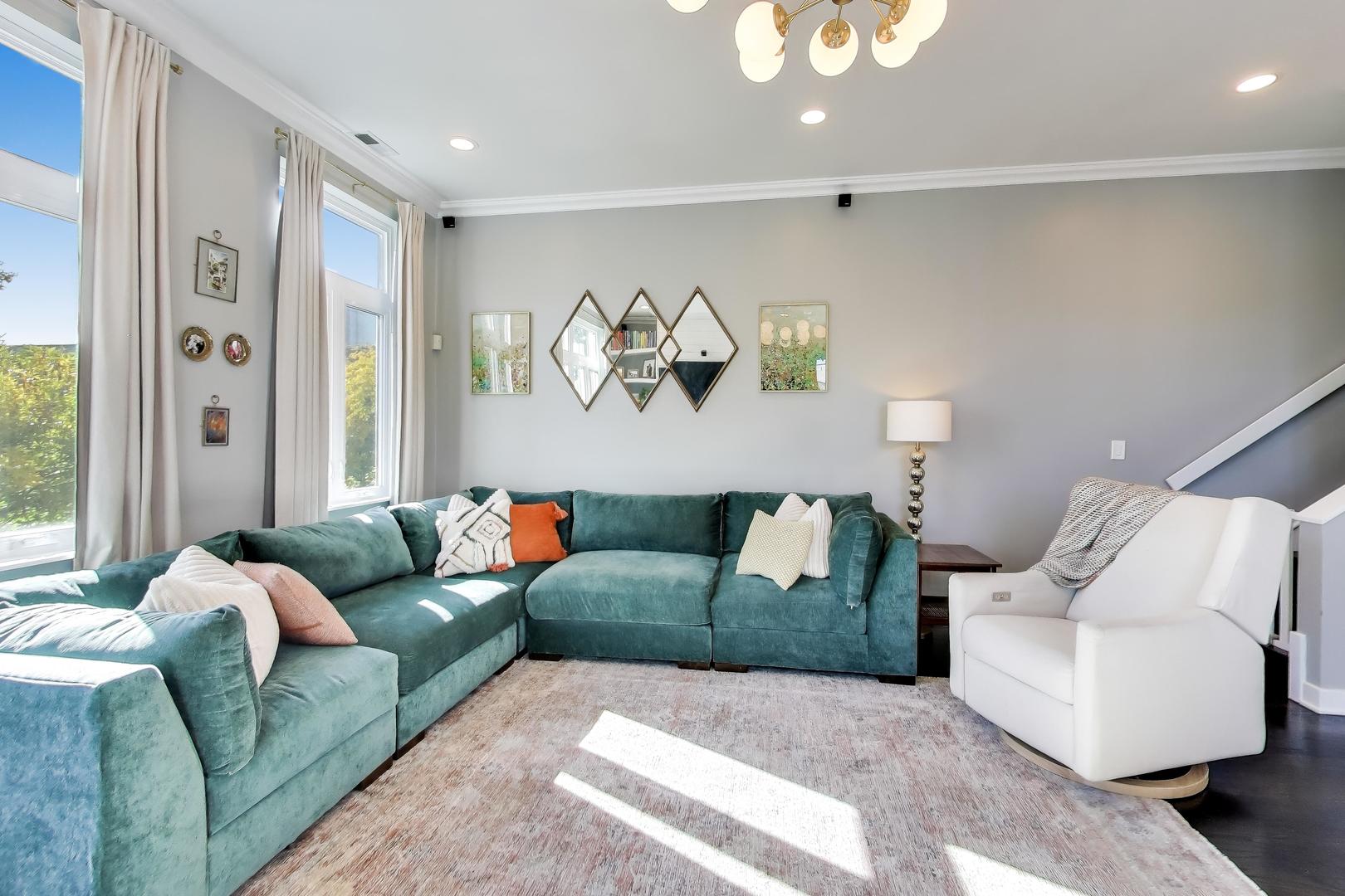 2134 W Crystal Street Unit: 3