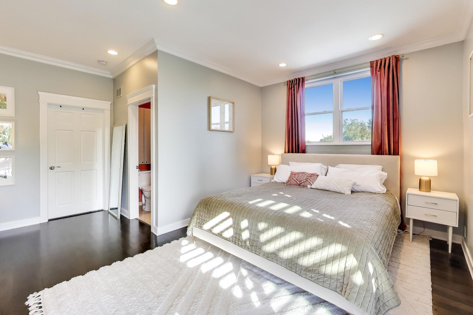 2134 W Crystal Street Unit: 3