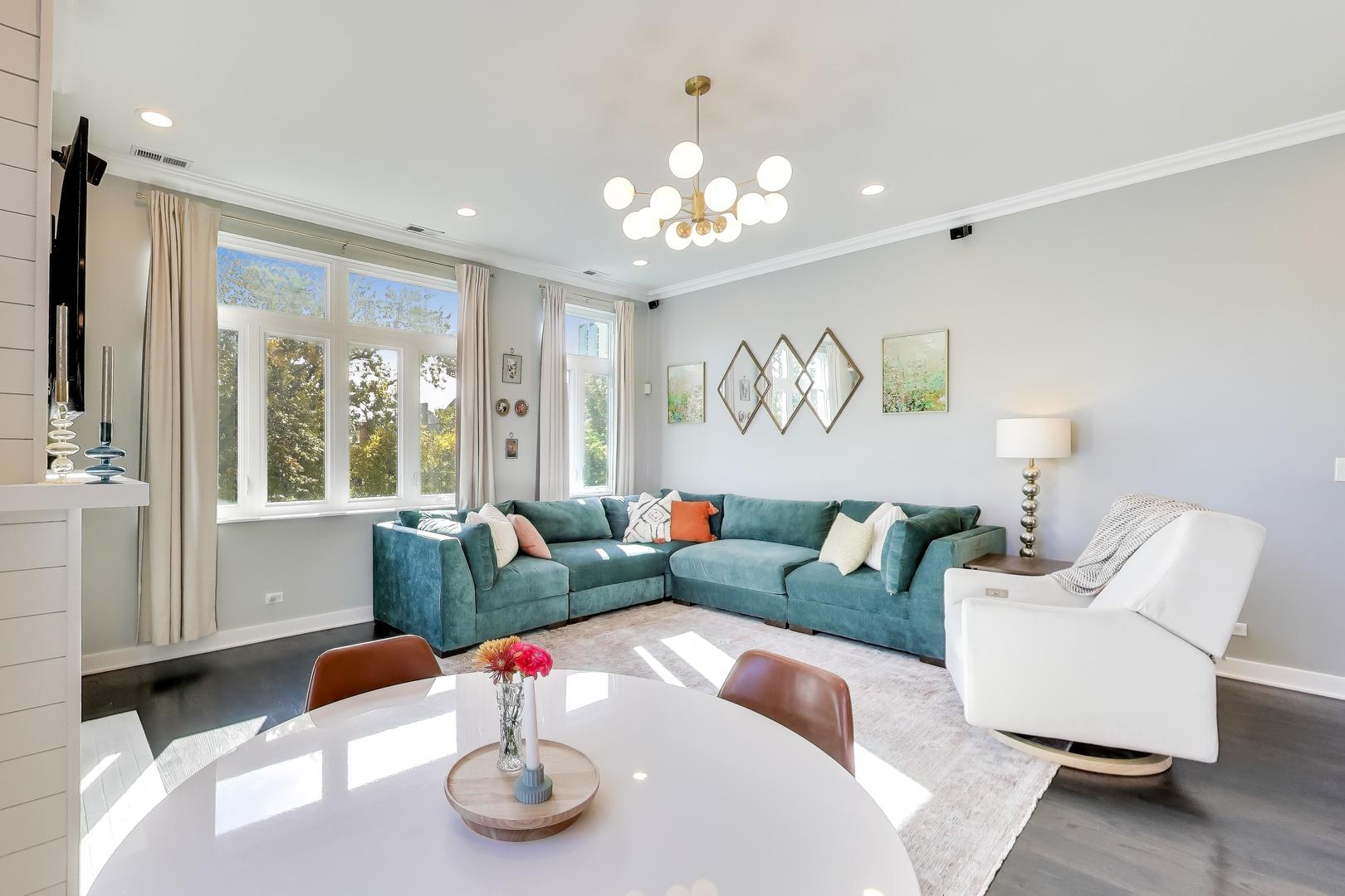 2134 W Crystal Street Unit: 3