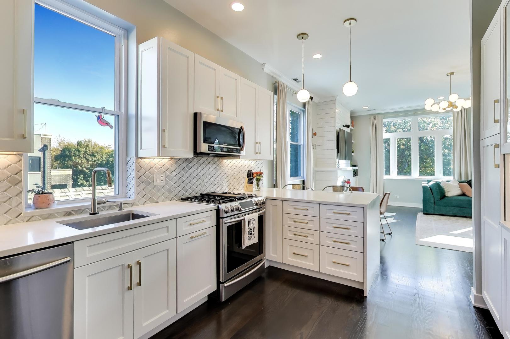 2134 W Crystal Street Unit: 3