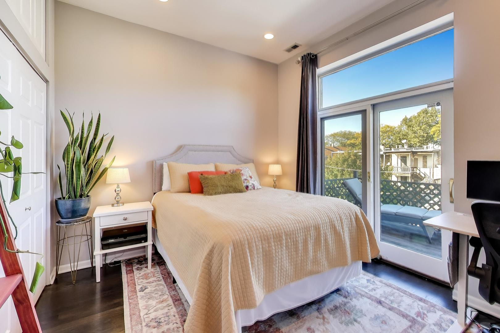 2134 W Crystal Street Unit: 3