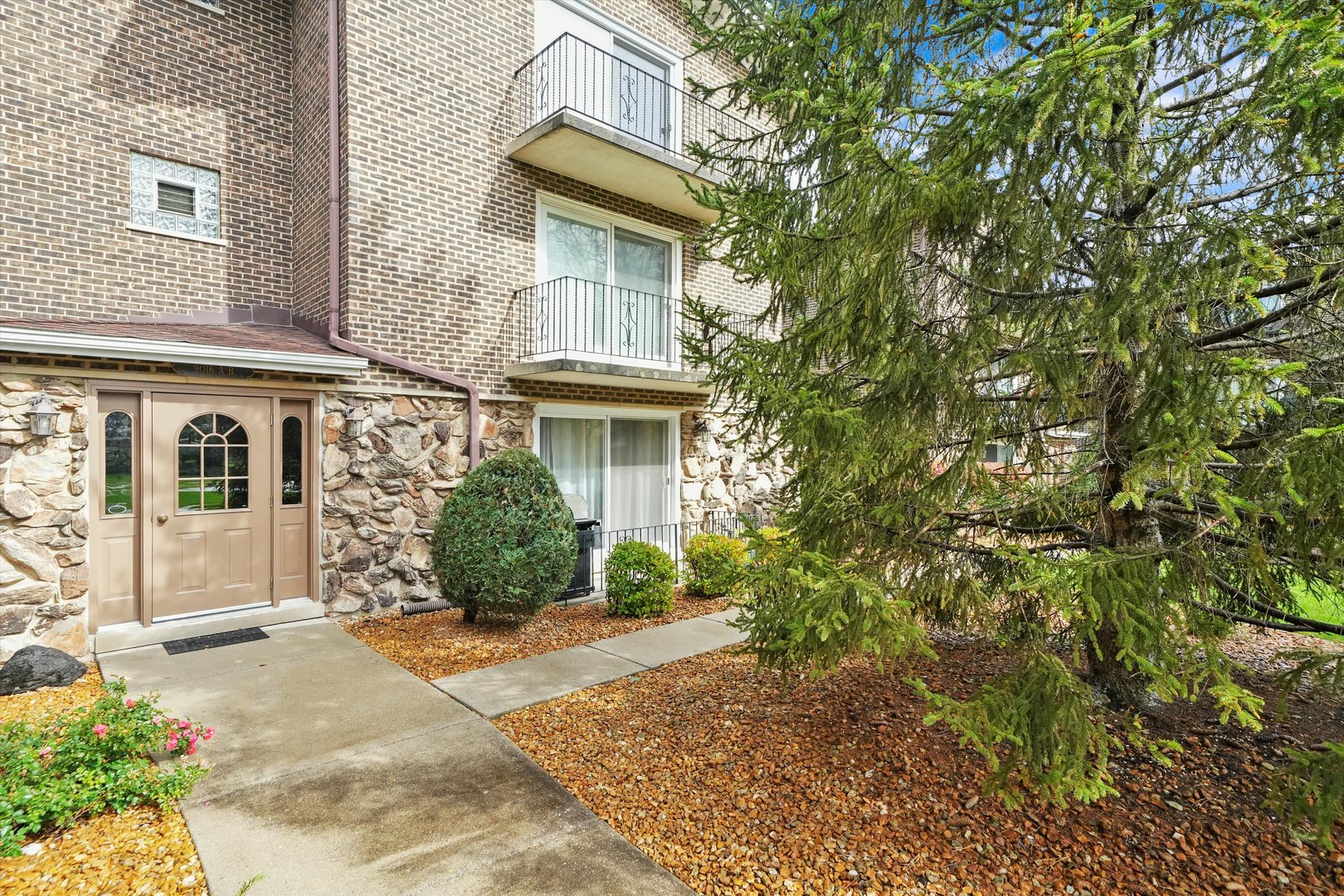 9016 W 140th Street W Unit: 3A