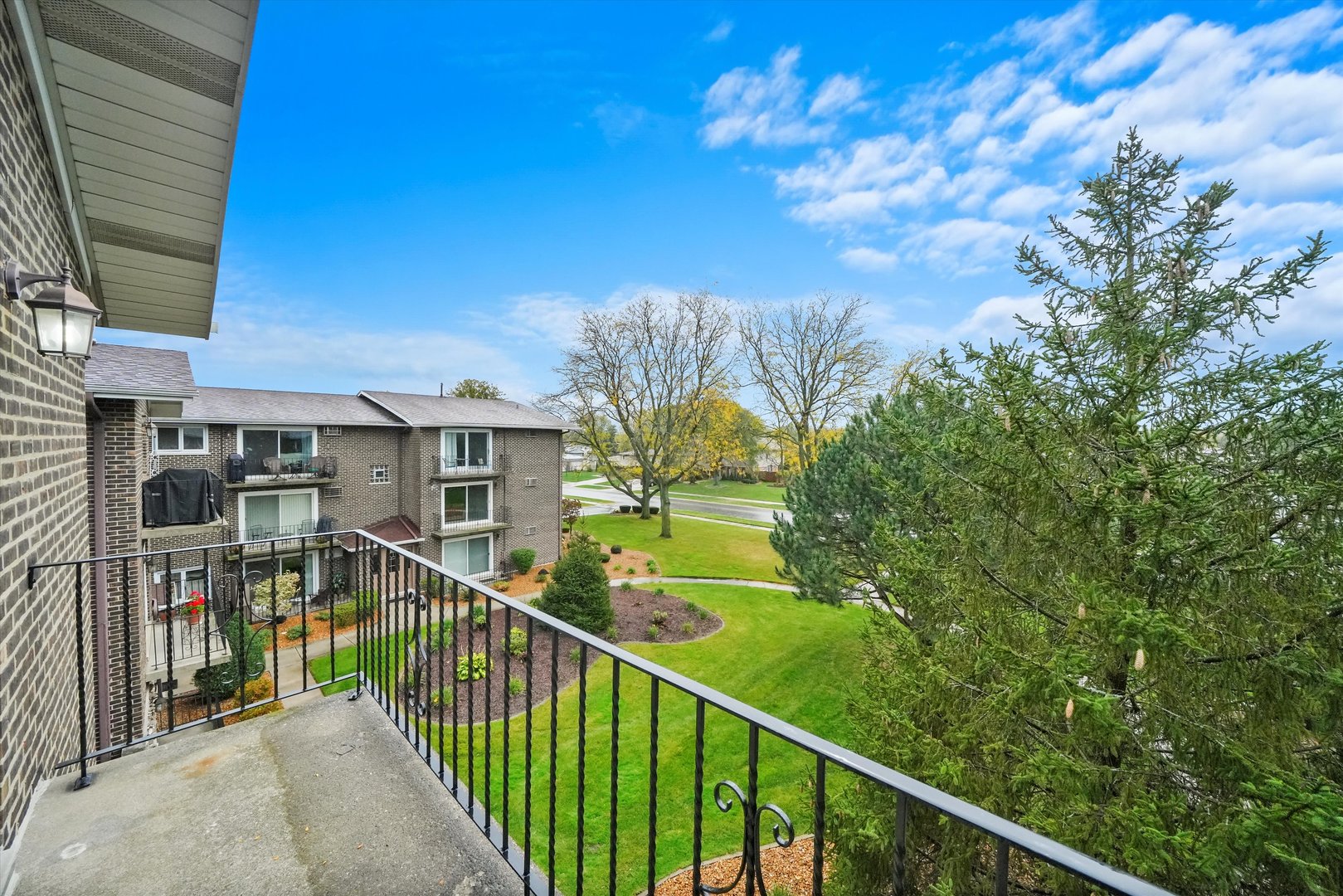 9016 W 140th Street W Unit: 3A