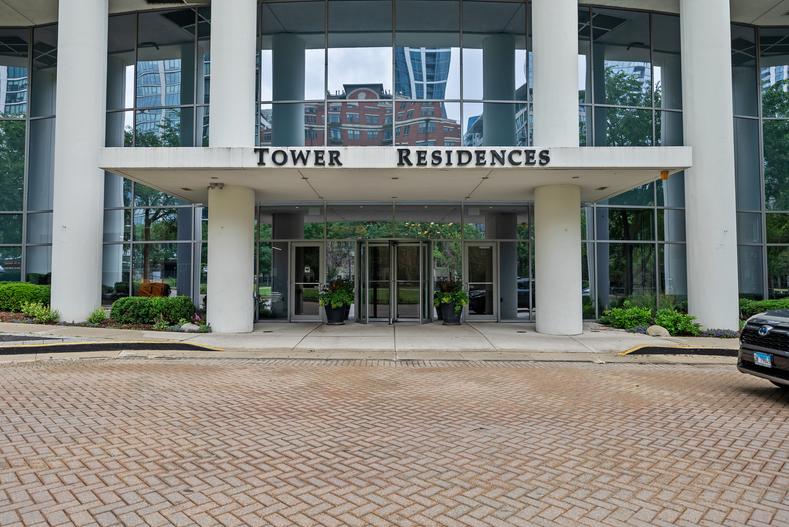 1235 S PRAIRIE Avenue Unit: 2101