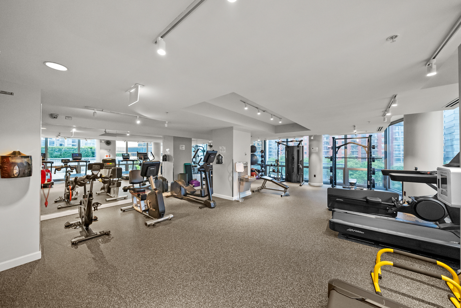 1235 S PRAIRIE Avenue Unit: 2101