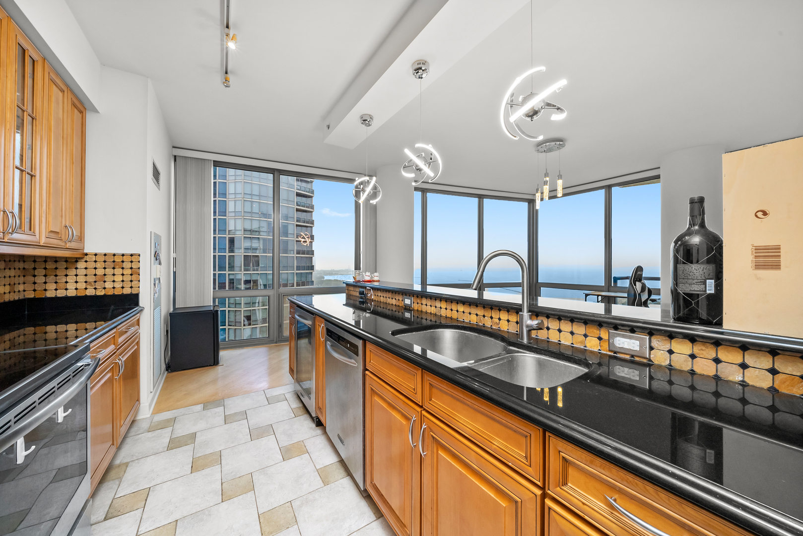 1235 S PRAIRIE Avenue Unit: 2101