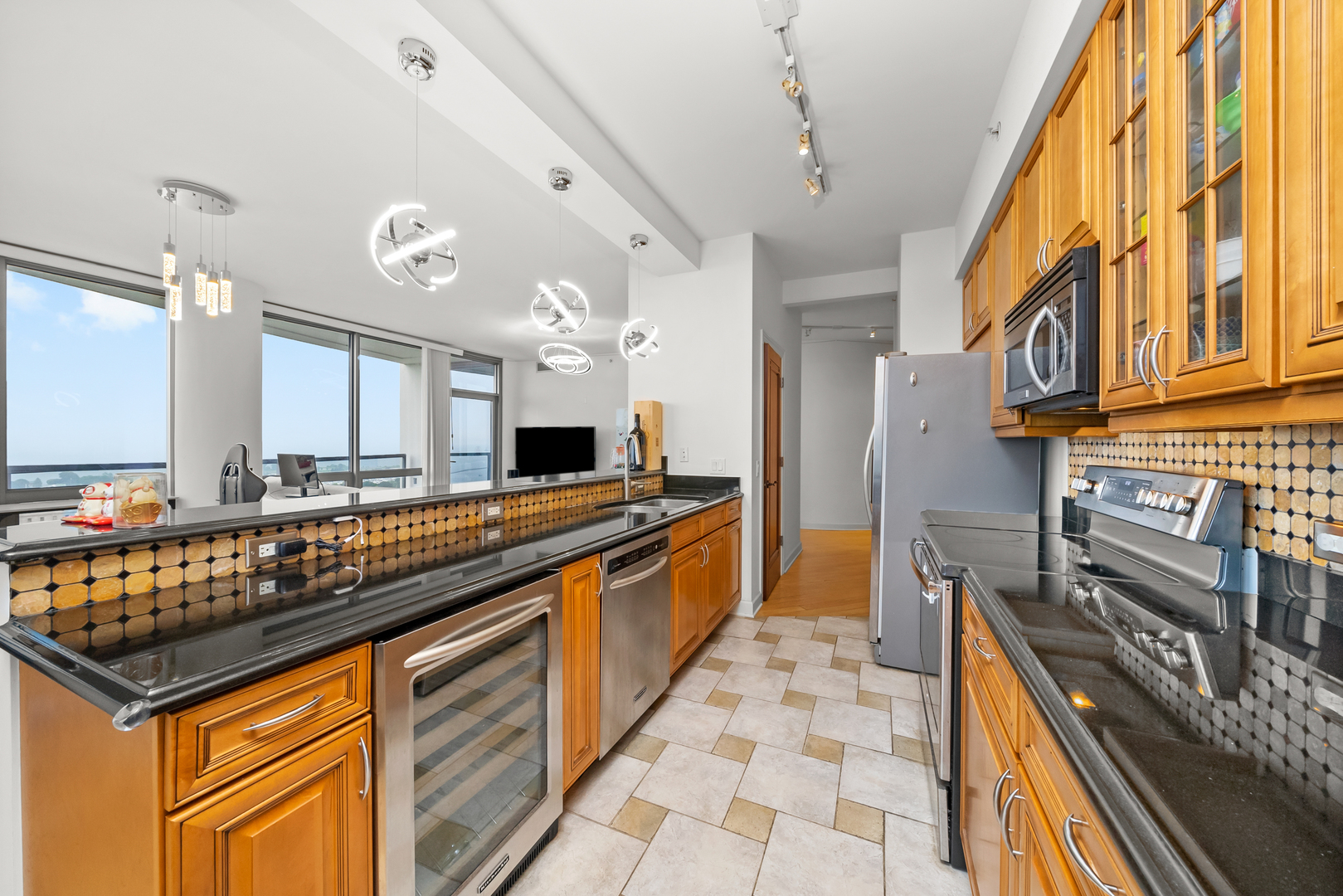 1235 S PRAIRIE Avenue Unit: 2101