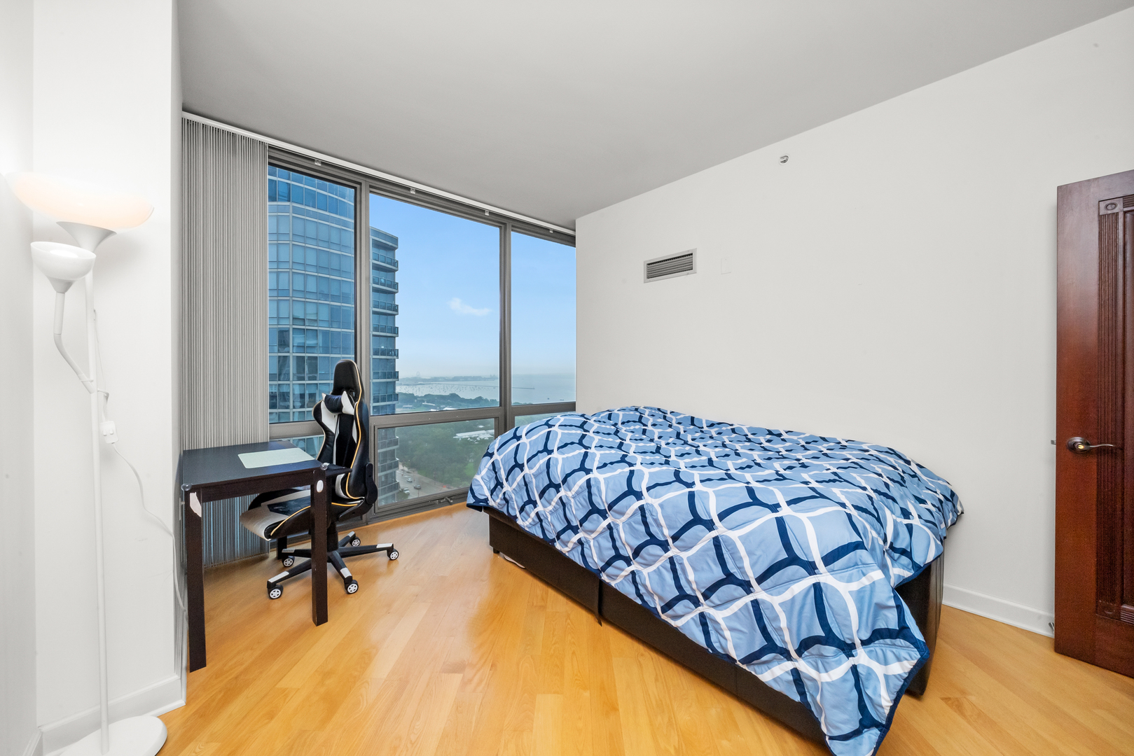 1235 S PRAIRIE Avenue Unit: 2101