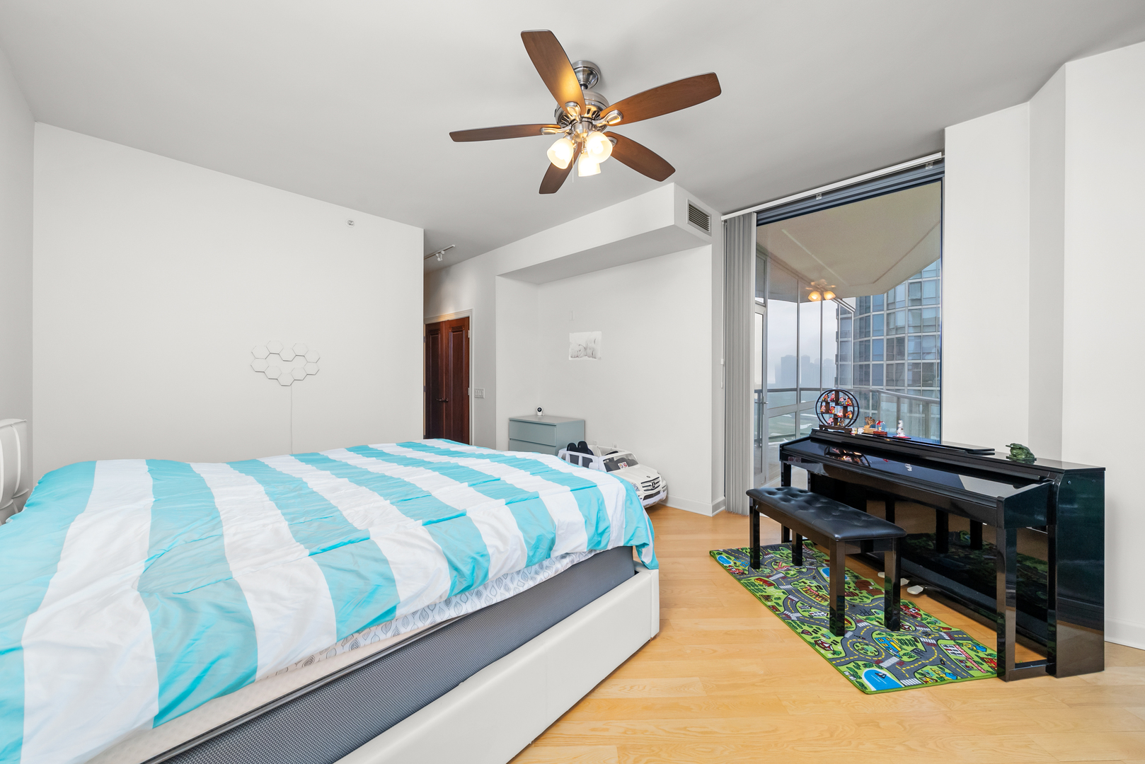 1235 S PRAIRIE Avenue Unit: 2101